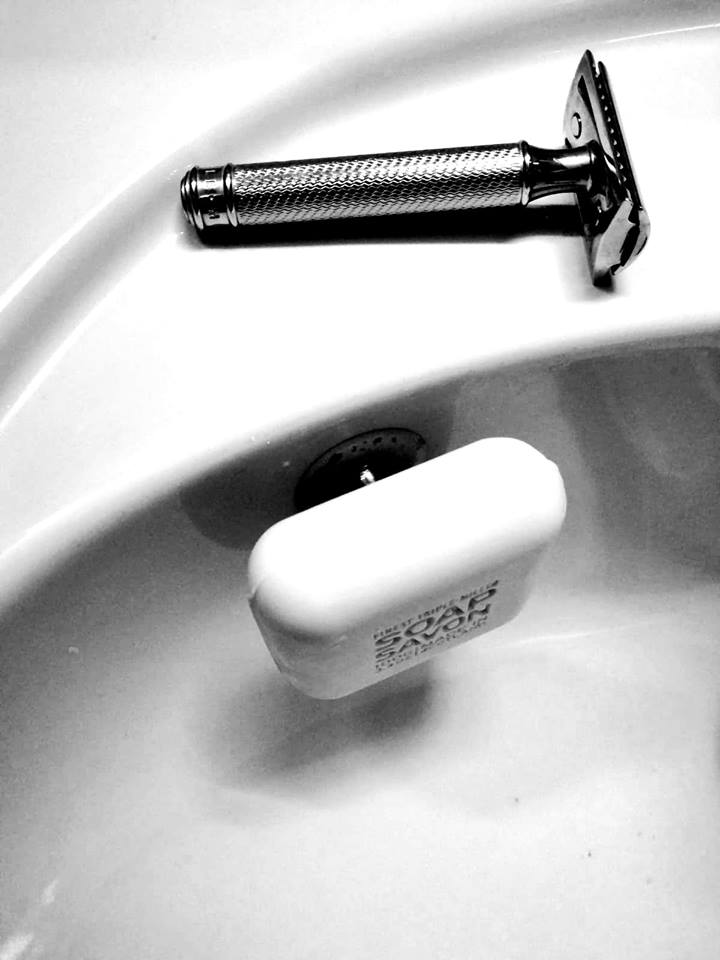 SAVONT Original Magnetic floating soap holder | Always dry & clean | Soap dish dispenser drainer for shower or sink